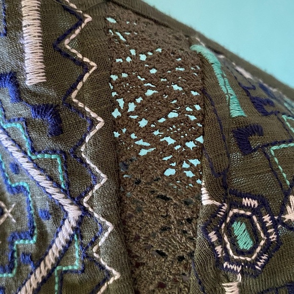 FOURTEENTH PLACE embroidered olive green flutter short tie sleeve tunic size 2XL - Picture 9 of 9